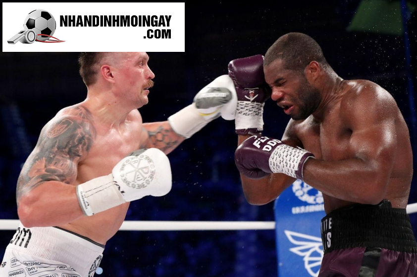 Usyk (trái) hạ knock-out Dubois trong trận đấu hồi tháng 8 năm 2023. (Ảnh: Getty)