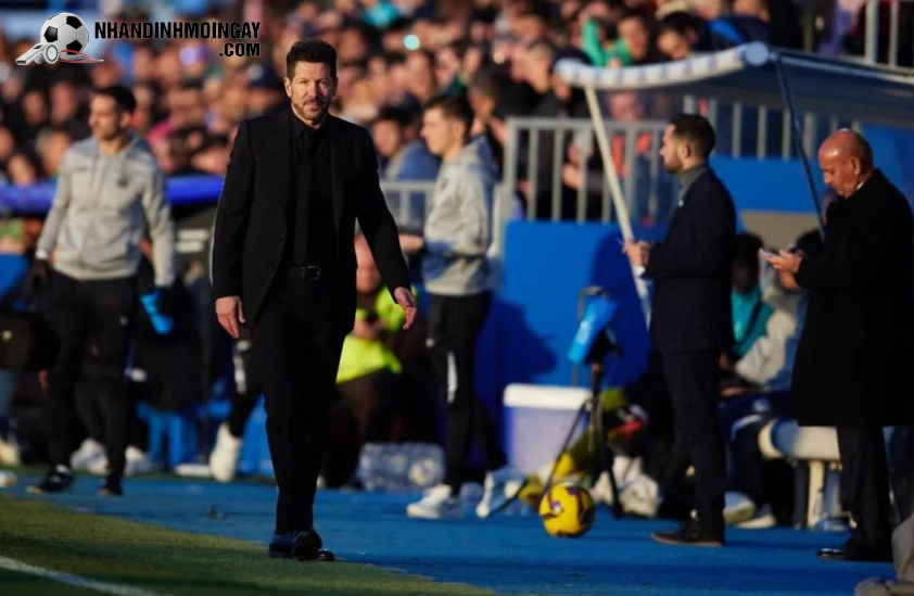 Atletico của Simeone có nguy cơ bị Real Madrid chiếm lấy ngôi đầu La Liga nếu Los Blancos giành chiến thắng trước Las Palmas.