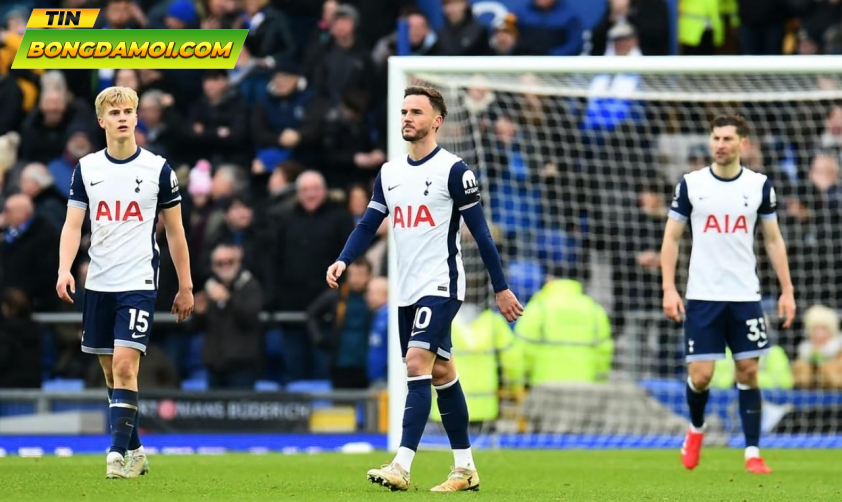 Tottenham đang chạm đáy của cả phong độ lẫn tinh thần đội bóng.