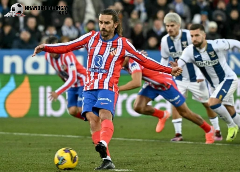 Griezmann sút hỏng penalty, bỏ lỡ cơ hội lập công cho Atletico.