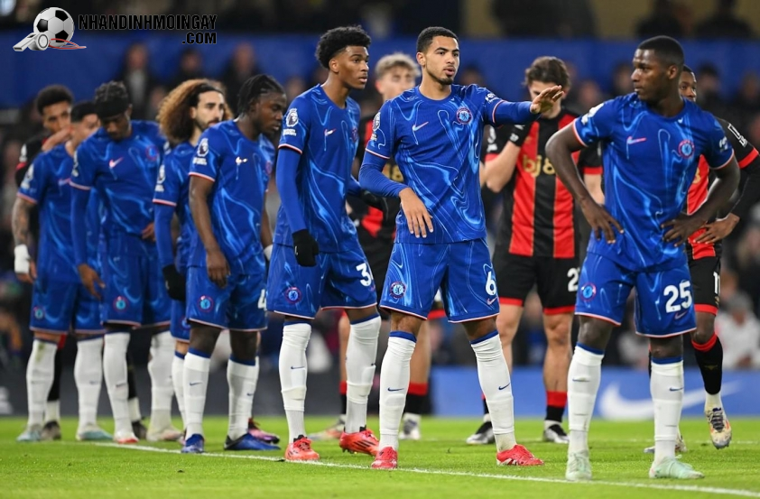 Vị trí trong top 4 của Chelsea đang bị đe dọa nghiêm trọng.