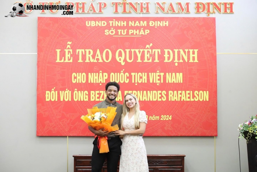 Marcele luôn bên cạnh Xuân Son (Ảnh: FB Xuân Son).