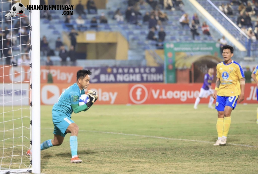 Thủ môn Đồng Tháp tiết lộ đội nhà chưa hề tập đá penalty trước trận gặp Hà Nội FC