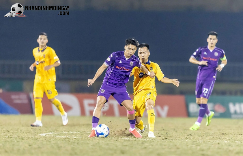 Bình Dương thua SLNA ở vòng 11 V-League 2024/25 (Ảnh: VPF)