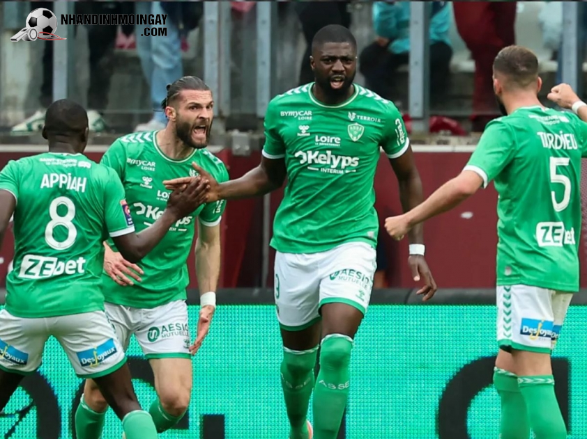 Saint-Etienne vẫn đang gặp nhiều khó khăn tại Ligue 1 mùa này (Ảnh: Goal)