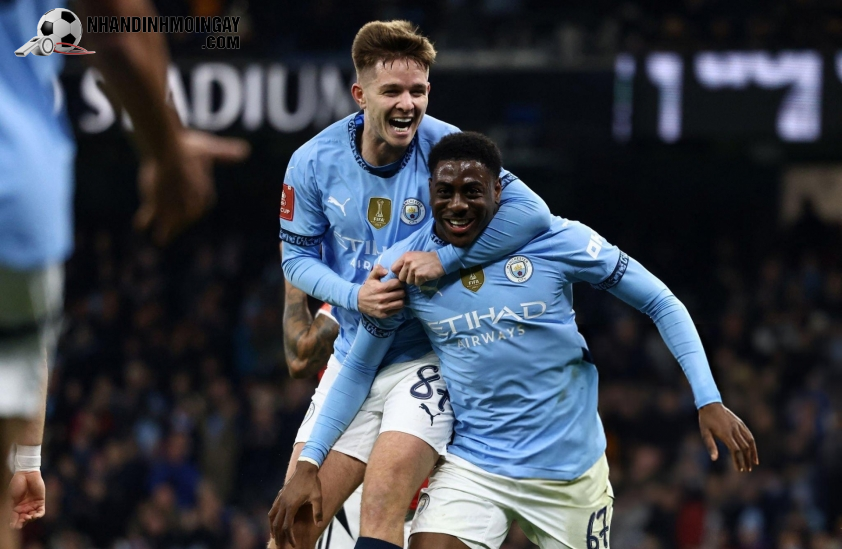 Man City dễ dàng đè bẹp Salford City để giành vé vào vòng 4 FA Cup. Ảnh: Getty