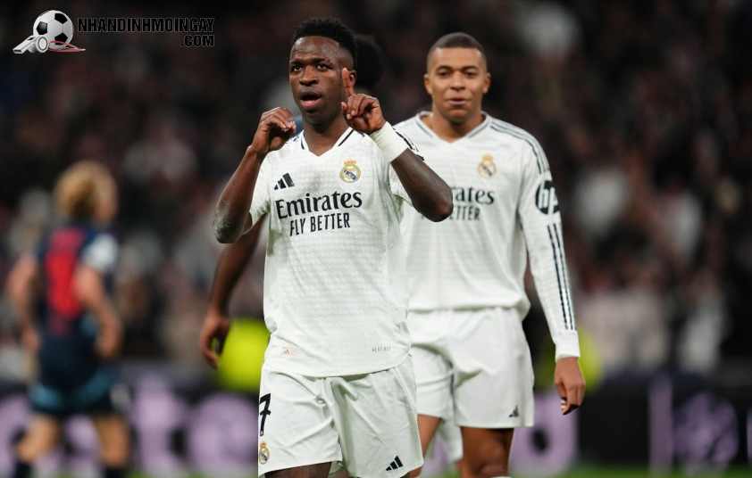 Vinicius ở lại Real Madrid