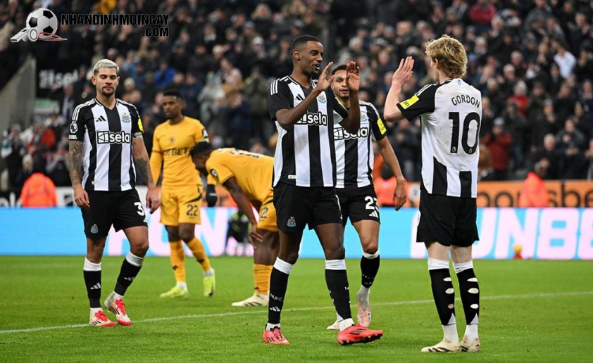 Isak là ngôi sao hy vọng của Newcastle trong cuộc đua top 4 Ngoại hạng Anh. Ảnh: Getty