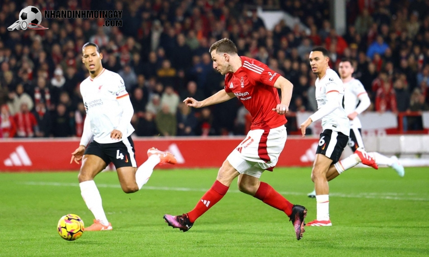 Nottingham mở tỉ số trước Liverpool. Ảnh: Getty