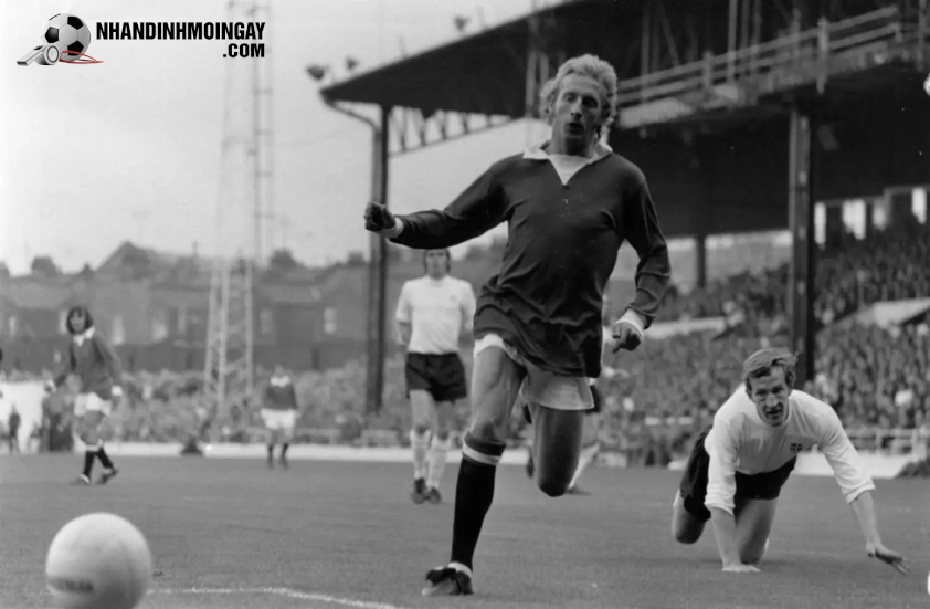 Denis Law đã có sự nghiệp lẫy lừng tại MU (Ảnh: Getty).