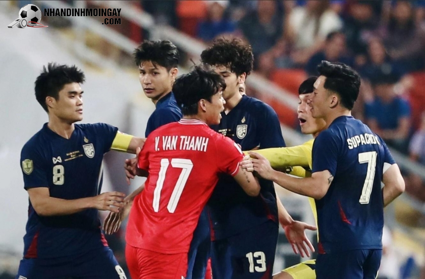 Supachok gây tranh cãi với bàn thắng không được fair-play vào lưới Việt Nam.